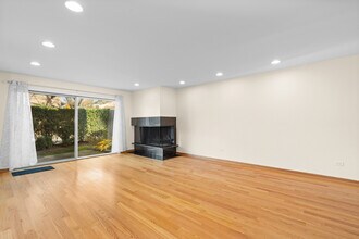 1723 Wildberry Dr in Glenview, IL - Building Photo - Building Photo