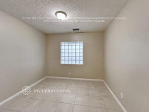 6647 Adriatic Way in Greenacres, FL - Foto de edificio - Building Photo