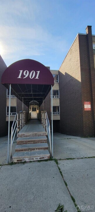 1901 John F. Kennedy Blvd in North Bergen, NJ - Foto de edificio