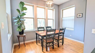 3719 W Byron St in Chicago, IL - Building Photo - Building Photo