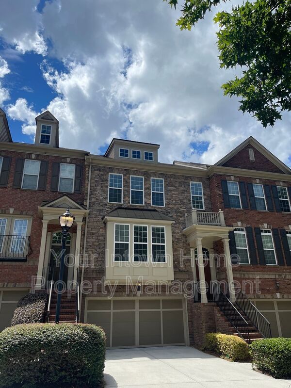 property at 326 Ardmore Ct NW