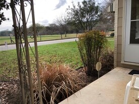 1034 Elizabeth Ave in New Braunfels, TX - Building Photo