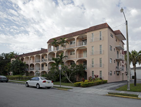 Villa Fontana Apartments in South Miami, FL - Building Photo - Building Photo