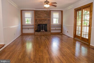 6015 Burnside Landing Dr in Burke, VA - Building Photo - Building Photo