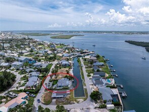 1265 Holiday Dr in Englewood, FL - Building Photo - Building Photo