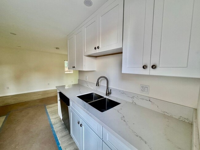 857 W Edgehill Rd in San Bernardino, CA - Building Photo - Building Photo