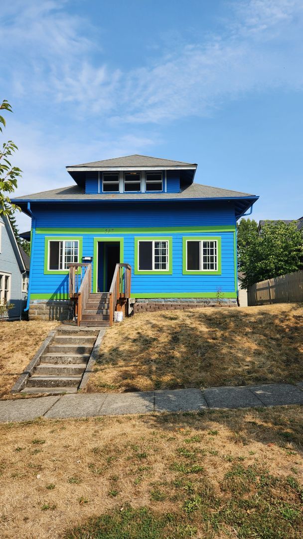 property at 517 Gladstone St