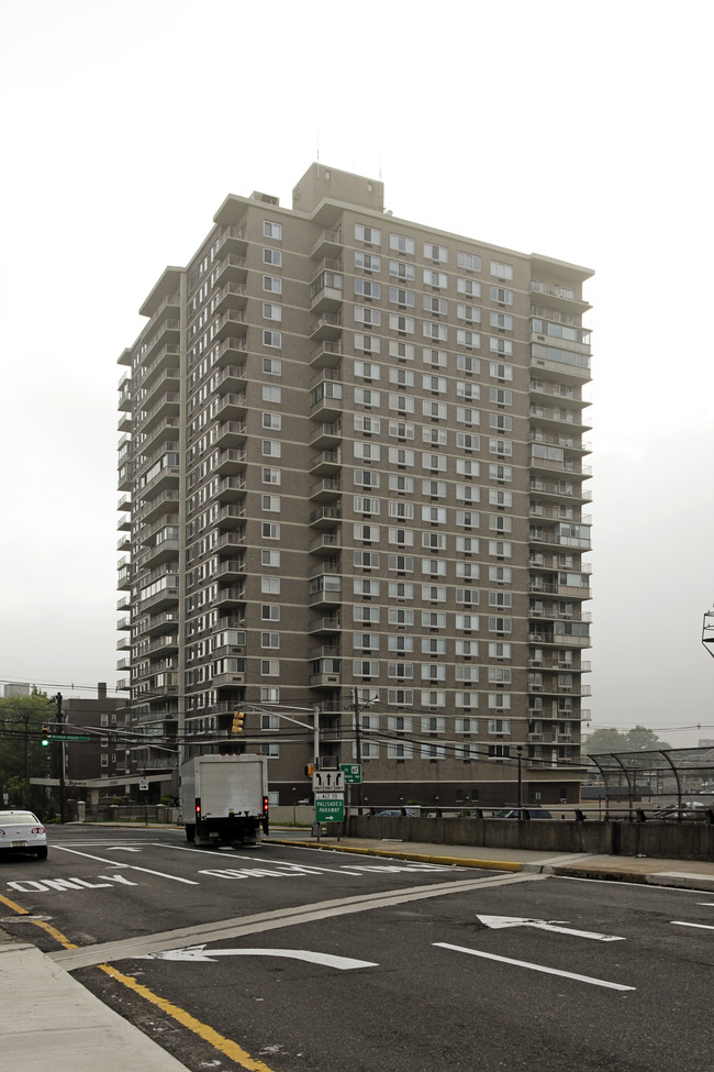 The Regency in Fort Lee, NJ - Building Photo - Building Photo