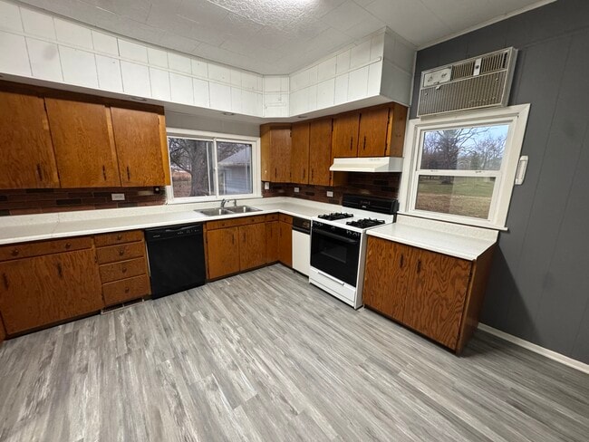 82 N Elm St in Galesburg, IL - Building Photo - Building Photo