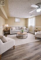 44 Wright Crescent in Ajax, ON - Building Photo