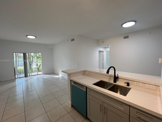 7220 NW 114th Ave, Unit 204 in Doral, FL - Building Photo - Building Photo