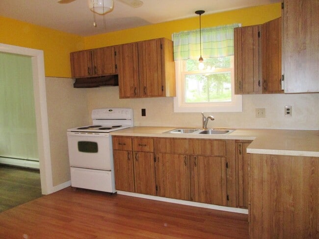 32 Cranberry Rd in Bourne, MA - Building Photo - Building Photo