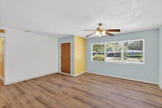 1302 NE 14th Ter in Gainesville, FL - Building Photo - Building Photo