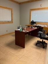 2000 NW Pkwy St in Azle, TX - Foto de edificio - Building Photo