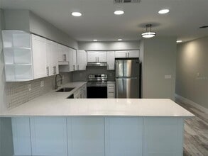 440 50th Ave N in St. Petersburg, FL - Building Photo - Building Photo