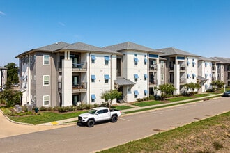 Sugar Mill Villas in Youngsville, LA - Foto de edificio - Building Photo