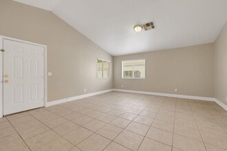 719 Anne Ln in Henderson, NV - Building Photo - Building Photo