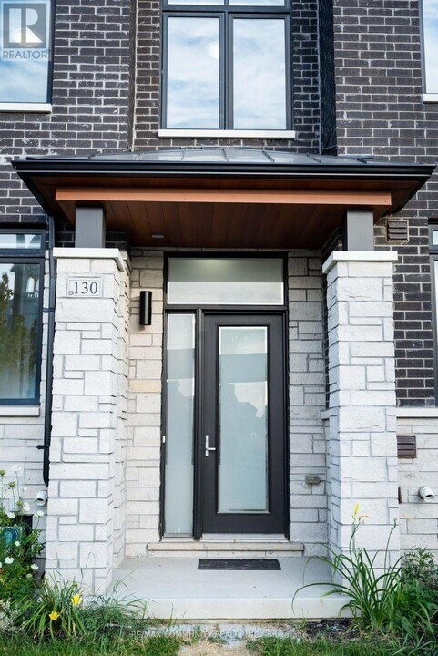 130 Purple Sage Dr in Brampton, ON - Building Photo