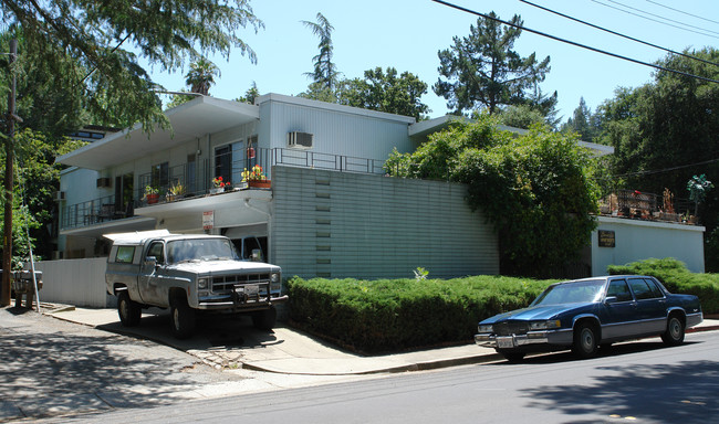 3569 Brook St in Lafayette, CA - Foto de edificio - Building Photo