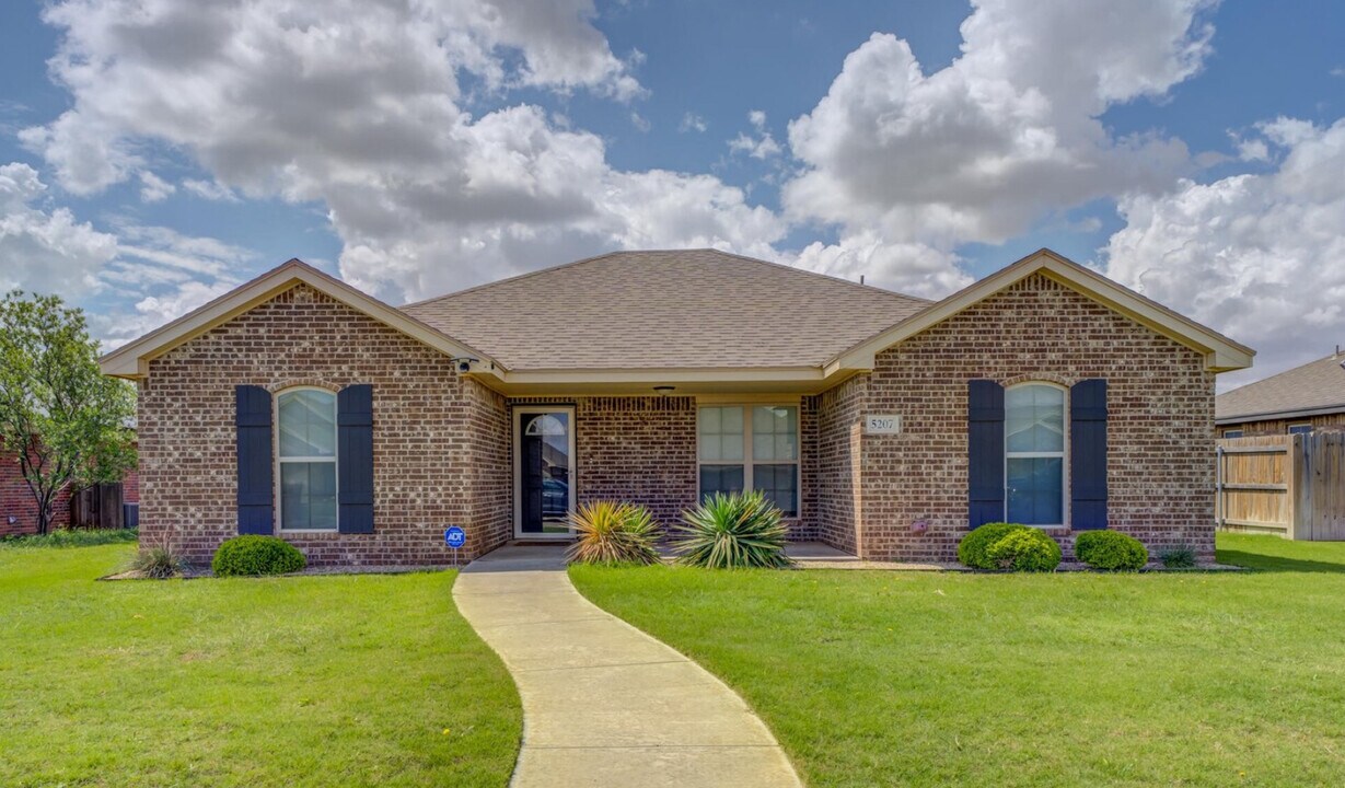 5207 Jarvis St in Lubbock, TX - Building Photo