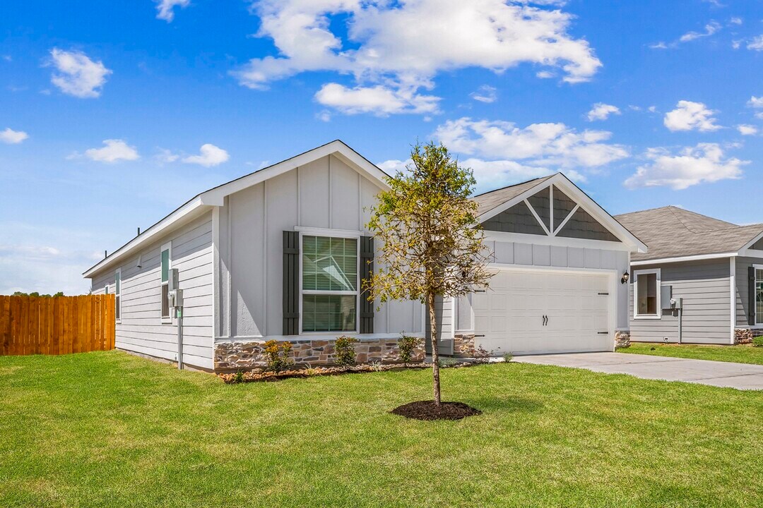 10399 Red Cardinal Dr in Cleveland, TX - Building Photo