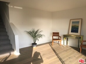 11850 Coral Reef Ln in Malibu, CA - Foto de edificio - Building Photo