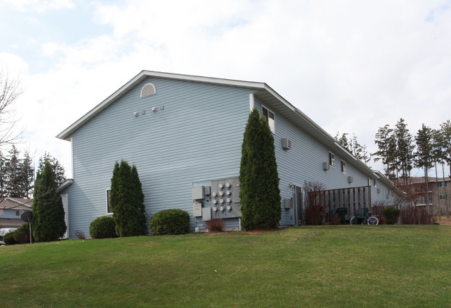 1901 Industrial St in Hudson, WI - Building Photo - Building Photo