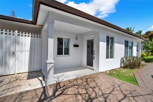 5901 SW 45th St in Miami, FL - Building Photo