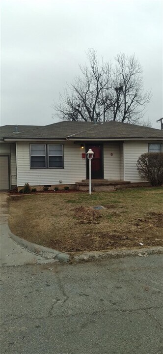 9 NW 27th St in Lawton, OK - Building Photo