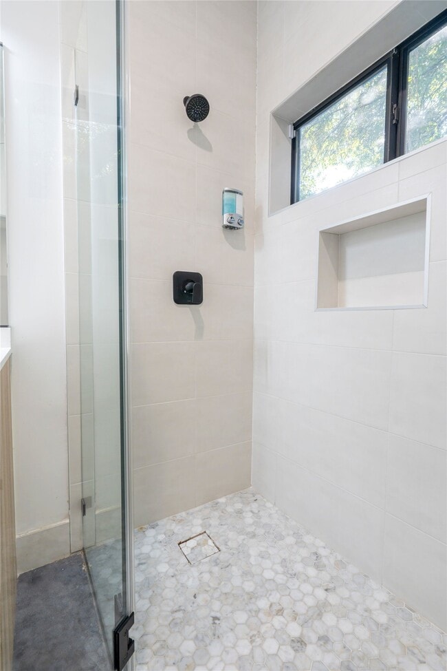 property at 709 Memorial Heights Dr