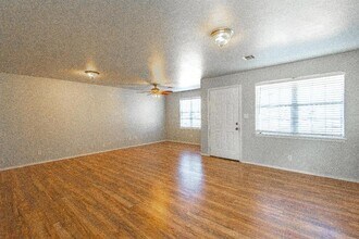 733 N Norman Ave in Moore, OK - Building Photo - Building Photo