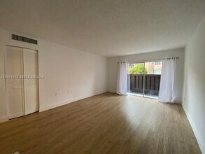 10834 N Kendall Dr in Miami, FL - Building Photo - Building Photo