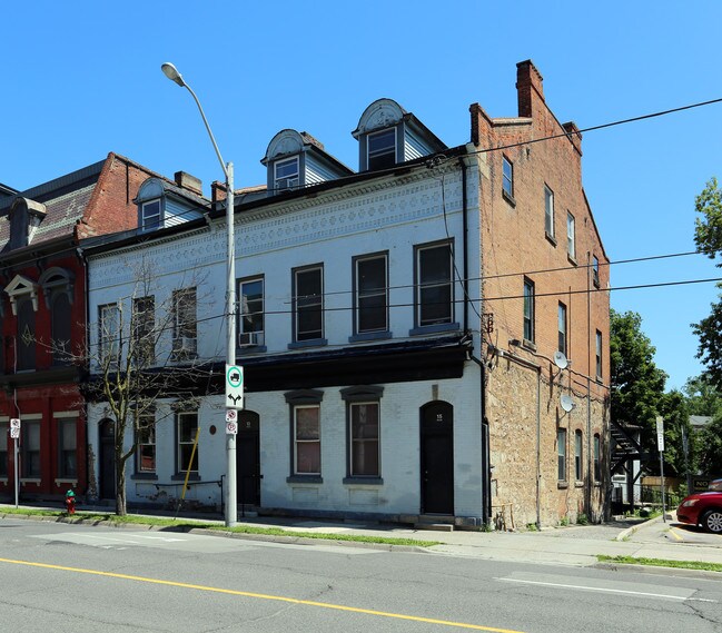 11-15 Main St in Hamilton, ON - Building Photo - Building Photo