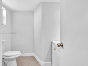 1770 NE 191st St in Miami, FL - Building Photo - Building Photo