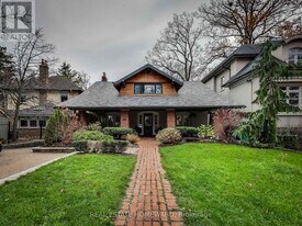 15 Pine Crescent in Toronto, ON - Building Photo