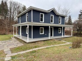112 Mowry Rd in Meshoppen, PA - Building Photo