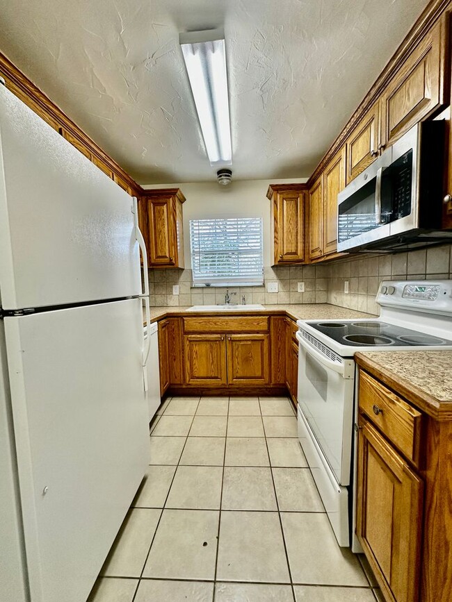 308 C St in Kerrville, TX - Building Photo - Building Photo