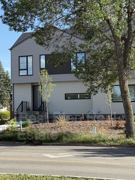 8313-8376 76 Ave NW in Edmonton, AB - Building Photo