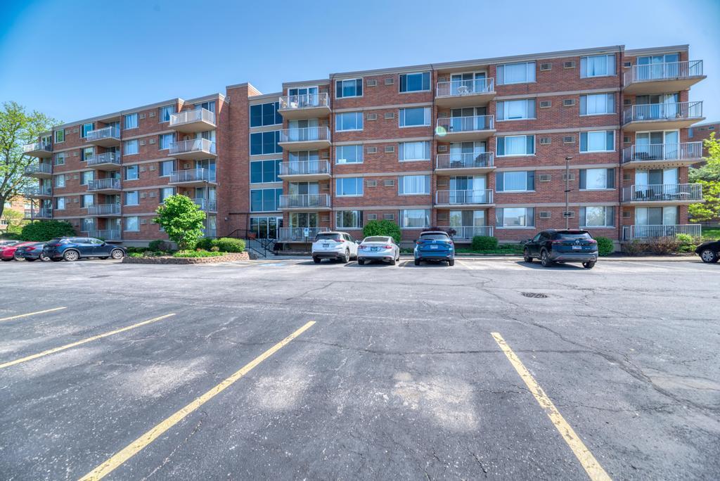 2200 S Stewart Ave in Lombard, IL - Building Photo