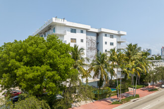 Palms of Alton Road in Miami Beach, FL - Building Photo - Building Photo