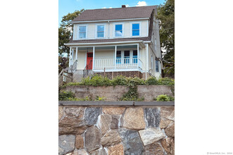 16 Massachusetts Ave in Fairfield, CT - Building Photo - Building Photo