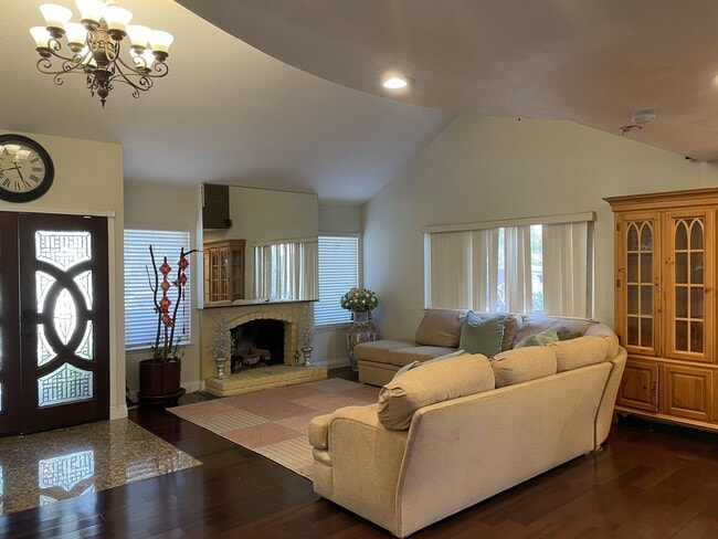 3127 Stonybrook Dr in Anaheim, CA - Building Photo - Building Photo