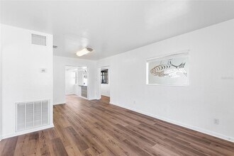 1517 Gray St S in Gulfport, FL - Foto de edificio - Building Photo