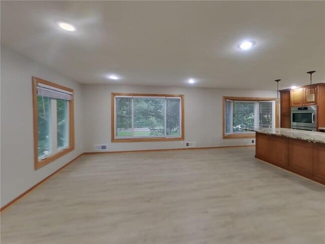 9720 28th Ave N in Minneapolis, MN - Building Photo - Building Photo