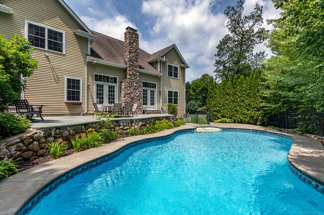 15 Logging Trail Ln in Brookfield, CT - Building Photo - Building Photo