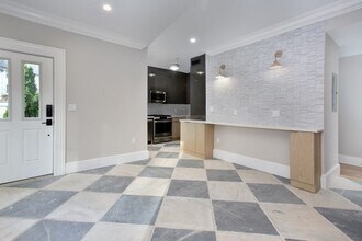 15 Lanark Rd, Unit 2B in Brighton, MA - Foto de edificio - Building Photo