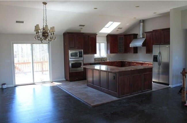 3 Pinetree Ct in Commack, NY - Building Photo - Building Photo