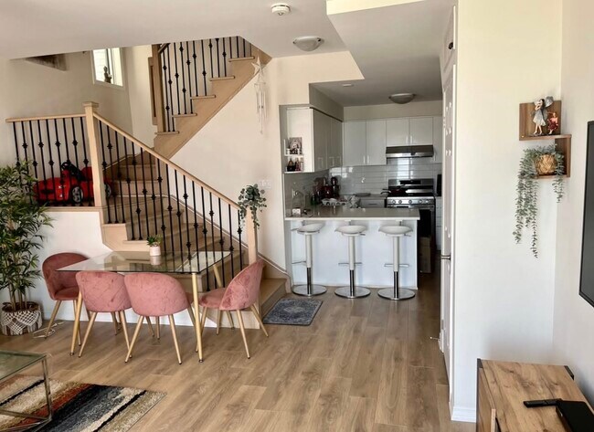 624 Rexdale Blvd in Toronto, ON - Building Photo - Building Photo