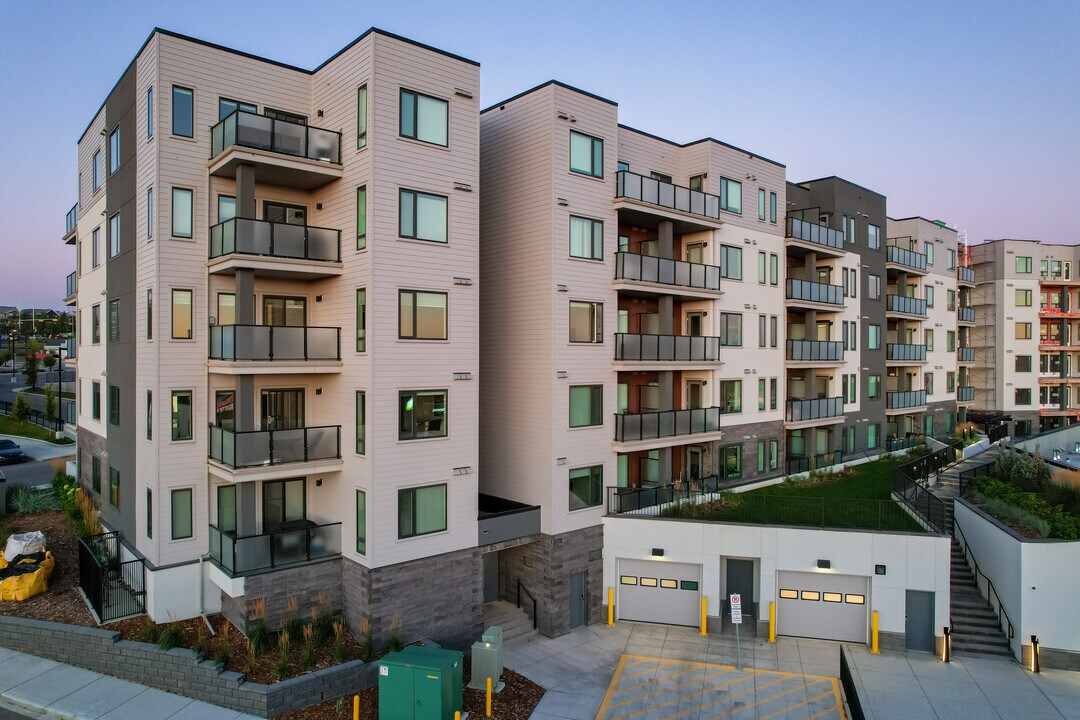 Q Condominiums in Calgary, AB - Building Photo