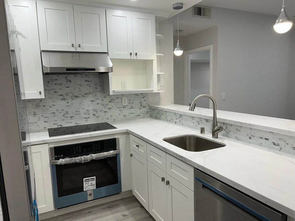 1841 Parkview Green Cir in San Jose, CA - Building Photo